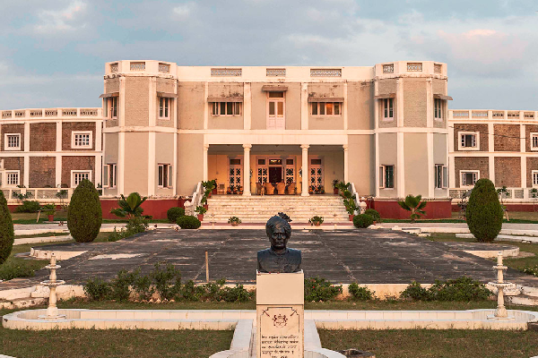 Dowlat Villas Palace