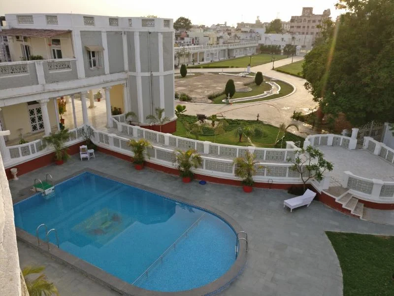 Dowlat Villas Palace